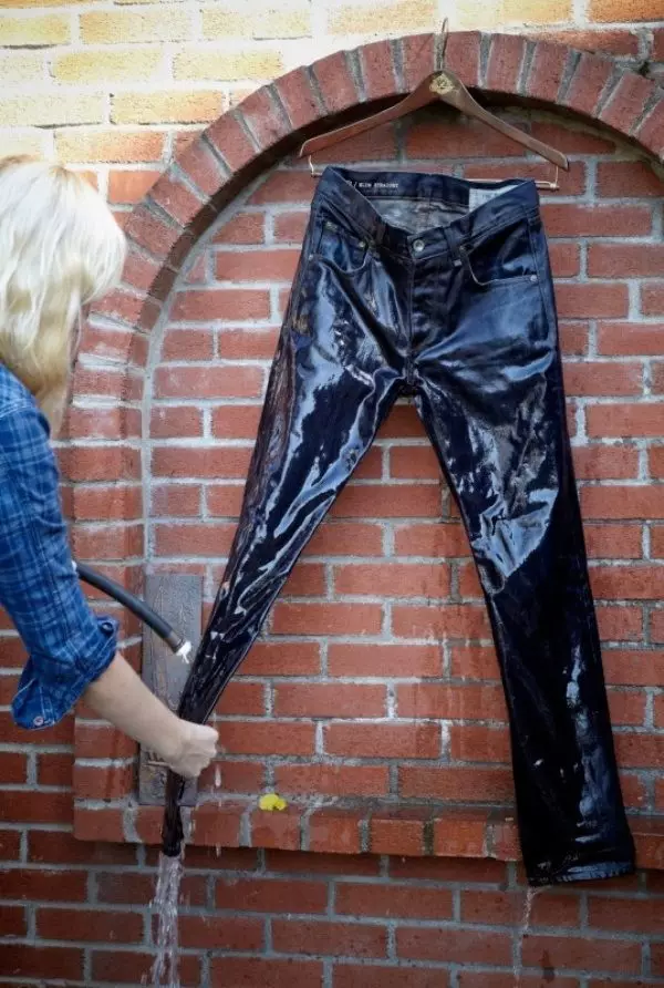 Як розтягнути джинси в домашніх умовах (48 фото): як розширити джинси в поясі, в Ляшка, з боків, в стегнах і збільшити розмір 15583_48