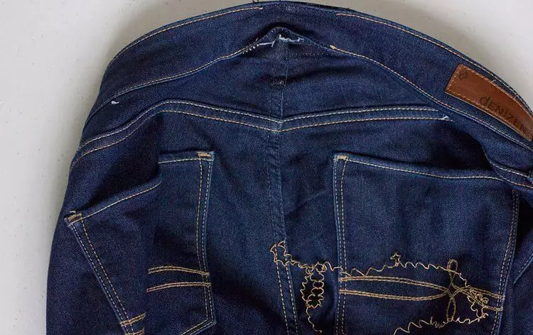 Wéi se Jeans an der Taille ze sammelen oder eng Gréisst manner maachen: wéi se an Hüften reduzéieren 15584_15