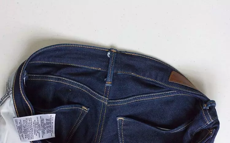 Wéi se Jeans an der Taille ze sammelen oder eng Gréisst manner maachen: wéi se an Hüften reduzéieren 15584_21