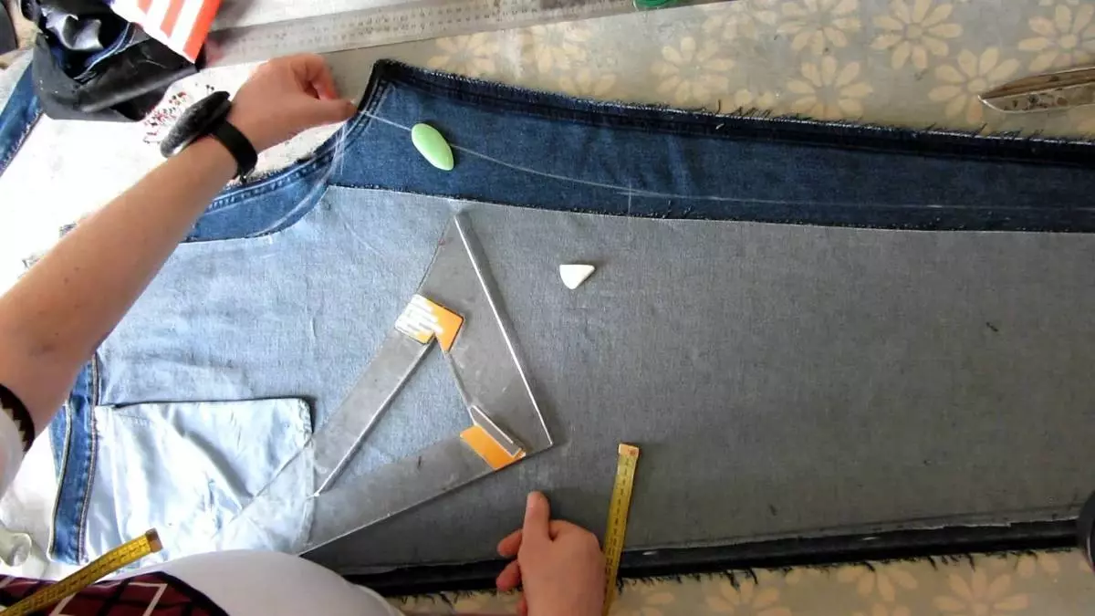 Hoe jeans in de taille te naaien of minder formaat te maken: hoe te verminderen in de heupen 15584_24