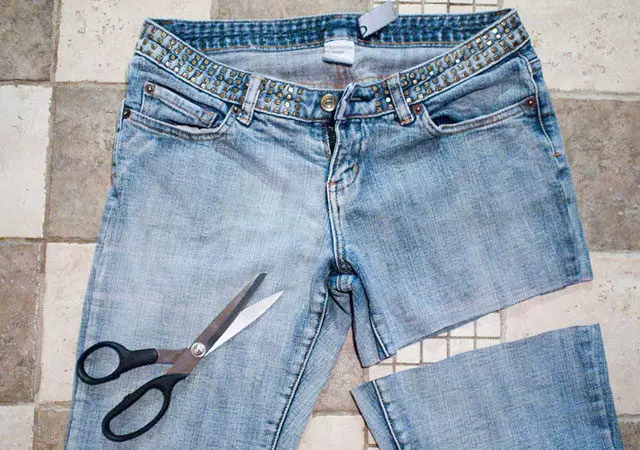 Cara Membuat Celana Pendek Dari Jeans (48 Foto): Cara Memangkas Jeans Di Bawah Celana Pendek Wanita Fashionable, Cara Menjahit Dan Redo 15589_10