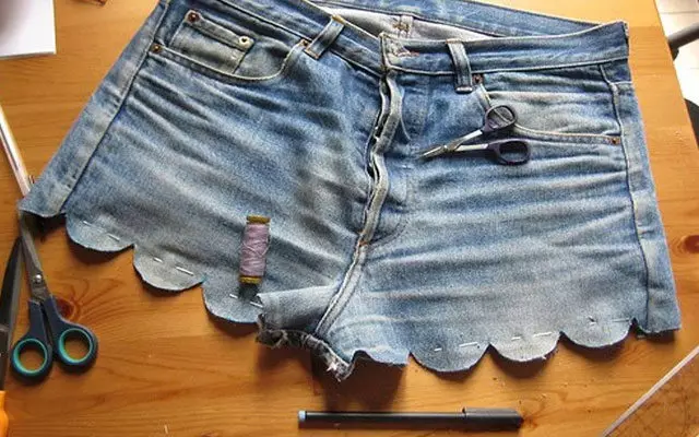 Cara Membuat Celana Pendek Dari Jeans (48 Foto): Cara Memangkas Jeans Di Bawah Celana Pendek Wanita Fashionable, Cara Menjahit Dan Redo 15589_28