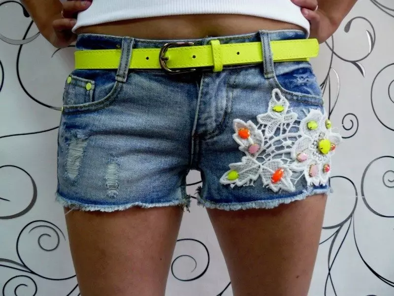 איך לעשות מכנסיים קצרים מ ג 'ינס (48 תמונות): איך לחתוך ג' ינס תחת מכנסיים קצרים אופנתיים, איך לתפור ולסתום 15589_43