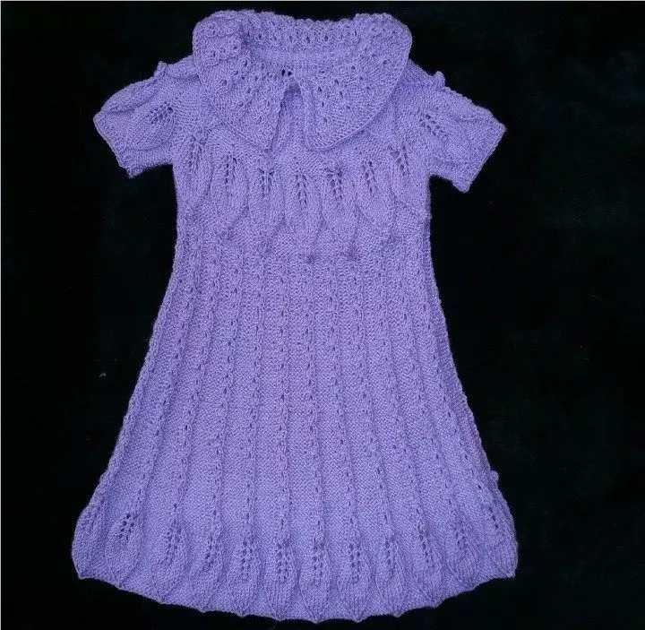 सुई बुनाई के साथ लड़कियों के लिए Knit गर्म पोशाक
