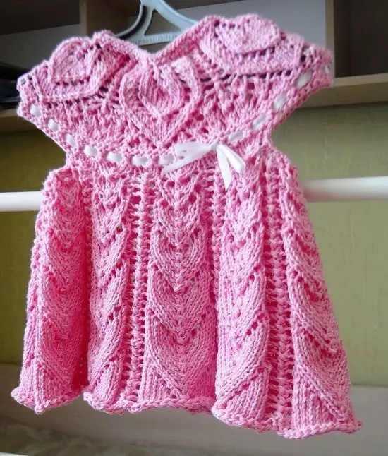Strikket kjole med strikking