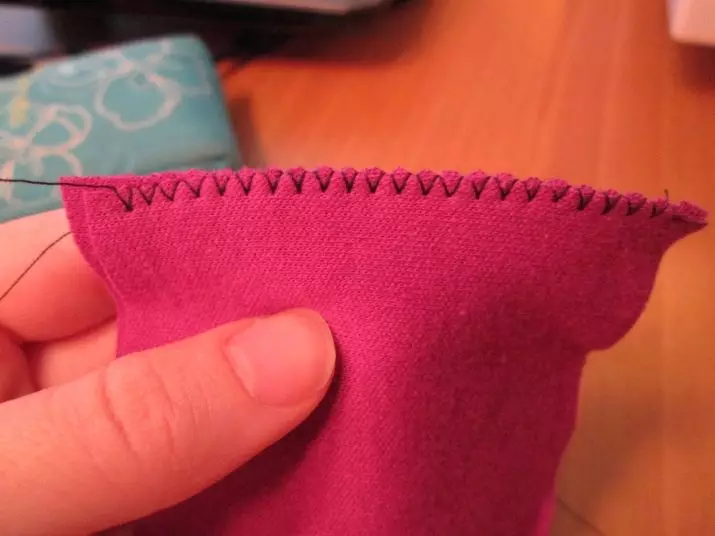 Come sostituire Overlock al cucito? Trattamento delle sezioni del tessuto su una macchina da cucire. Come superare il chiffon o il panettiere obliquo in chiffon o maglieria? 15631_3