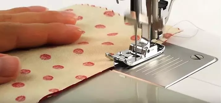 Come sostituire Overlock al cucito? Trattamento delle sezioni del tessuto su una macchina da cucire. Come superare il chiffon o il panettiere obliquo in chiffon o maglieria? 15631_7