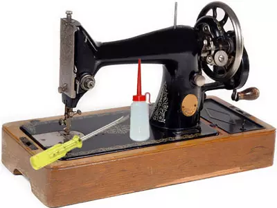 Sewing Machines PMZ: Yfirlit yfir Podolsk vélar með handvirkum drifi, setja upp og stilla með eigin höndum, leiðbeiningum um aðgerð gömlu véla vélrænna plantna. Kalinina. 15645_18