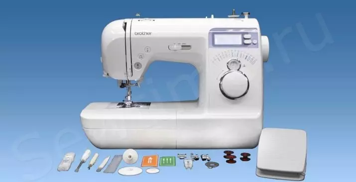 Professional sewing machines: selection of semi-machine for the home. On what typewriters sewing professionals? 15656_13