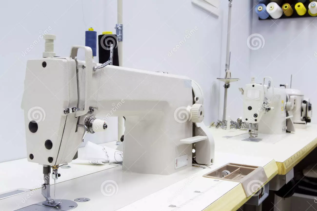 專業縫紉機：選擇一個用於家庭的半專業汽車。什麼機器縫製專業人士？ 15656_21