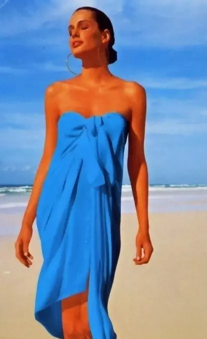 Cara mengikat pareo (60 foto): Seberapa indah untuk mengikat ke pantai, metode mengikat dalam bentuk gaun untuk pakaian renang, pilihan penuh 1565_37