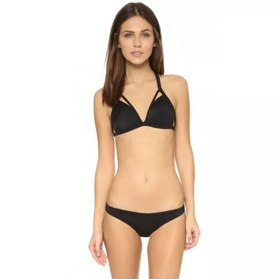 Swimsuit Black (80 fotos): Fusión e modelos separados, cores opcionais, traxe de baño pechado, tendencias de moda 2021 1567_29