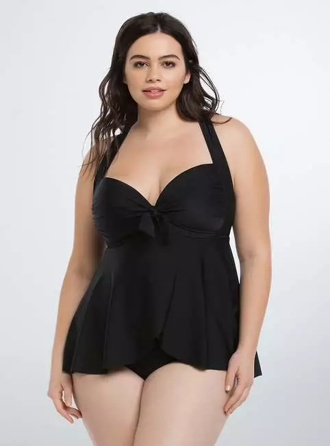 Swimsuit Black (80 fotos): Fusión e modelos separados, cores opcionais, traxe de baño pechado, tendencias de moda 2021 1567_31