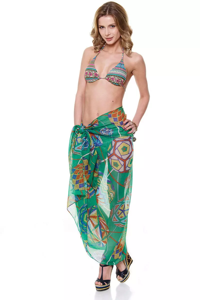 Pareo (130 fotografija): modeli na plaži za kupaći kostim mini i pleteni, veličina šala, kako nositi ljeto pare i pare suknje 1568_14