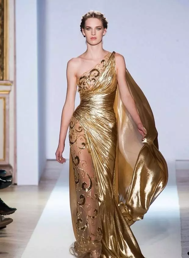 Gaun malam dalam gaya Yunani emas