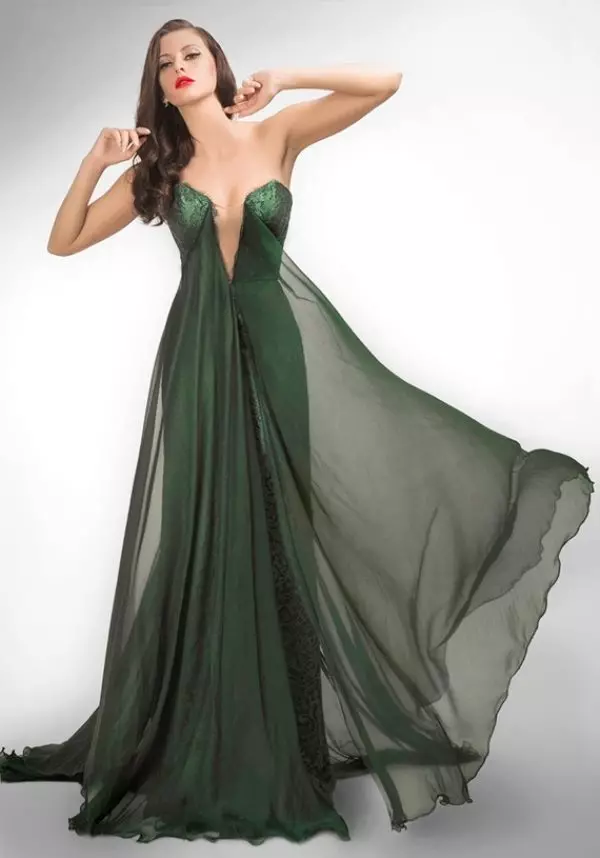 Gaun malam seksi hijau dengan garis leher yang dalam