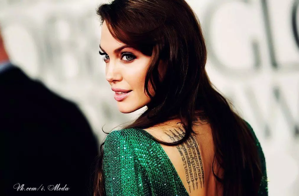 Angelina Jolie Emerald Dress ରେ