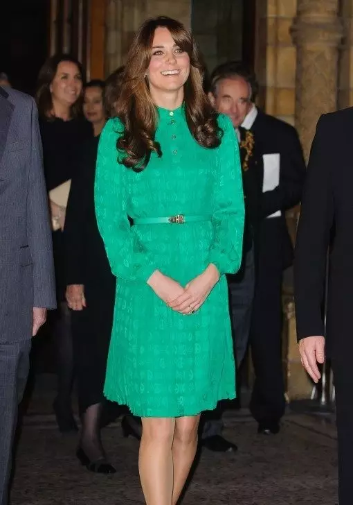 Kate Middleton dalam gaun zamrud sederhana