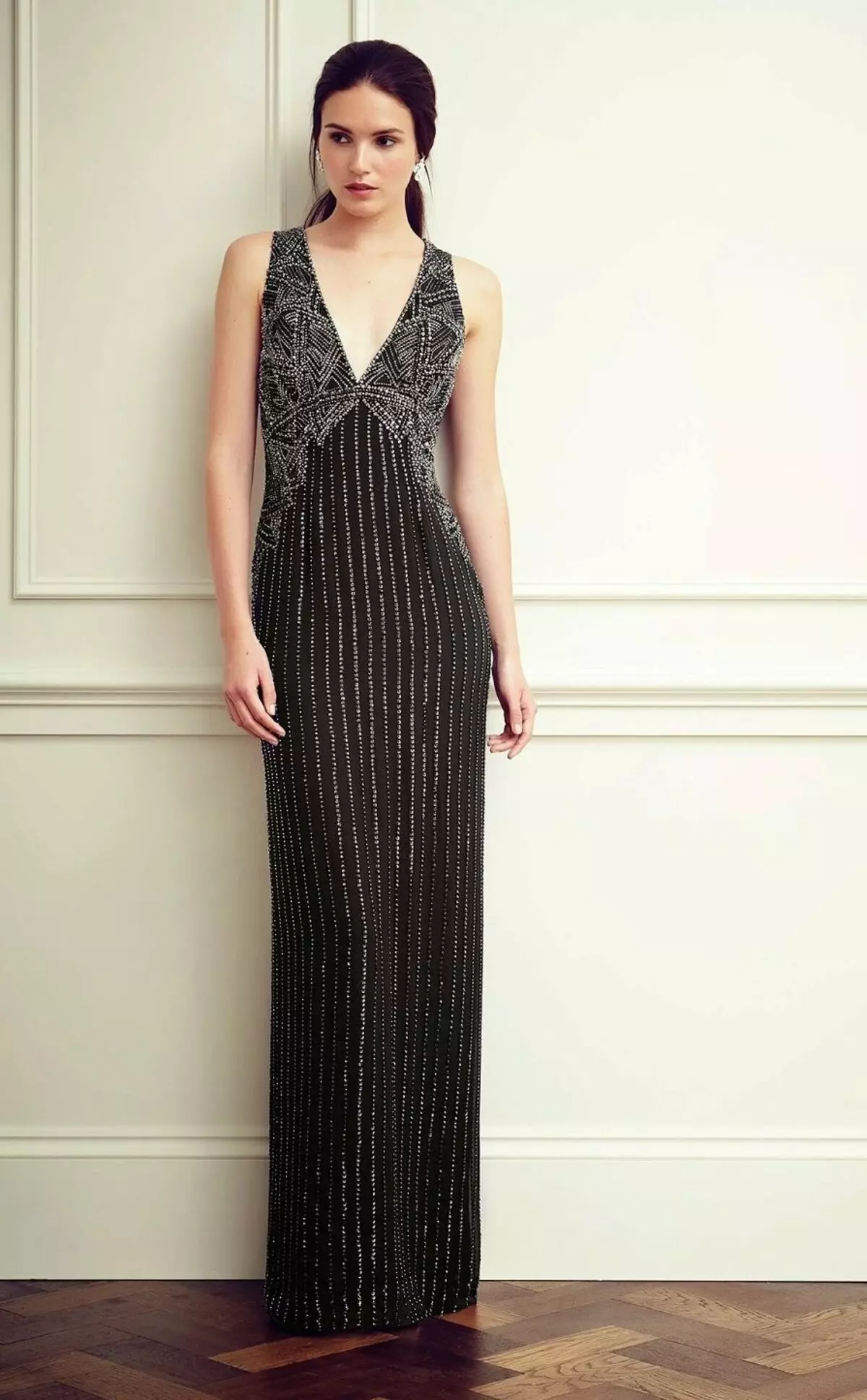 Direct evening dress with silver thread
