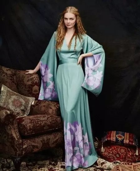 Soré kimona pakéan nganggo leungeun baju panjang