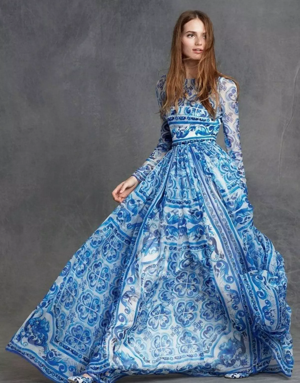 무성 한 푸른 이브닝 드레스