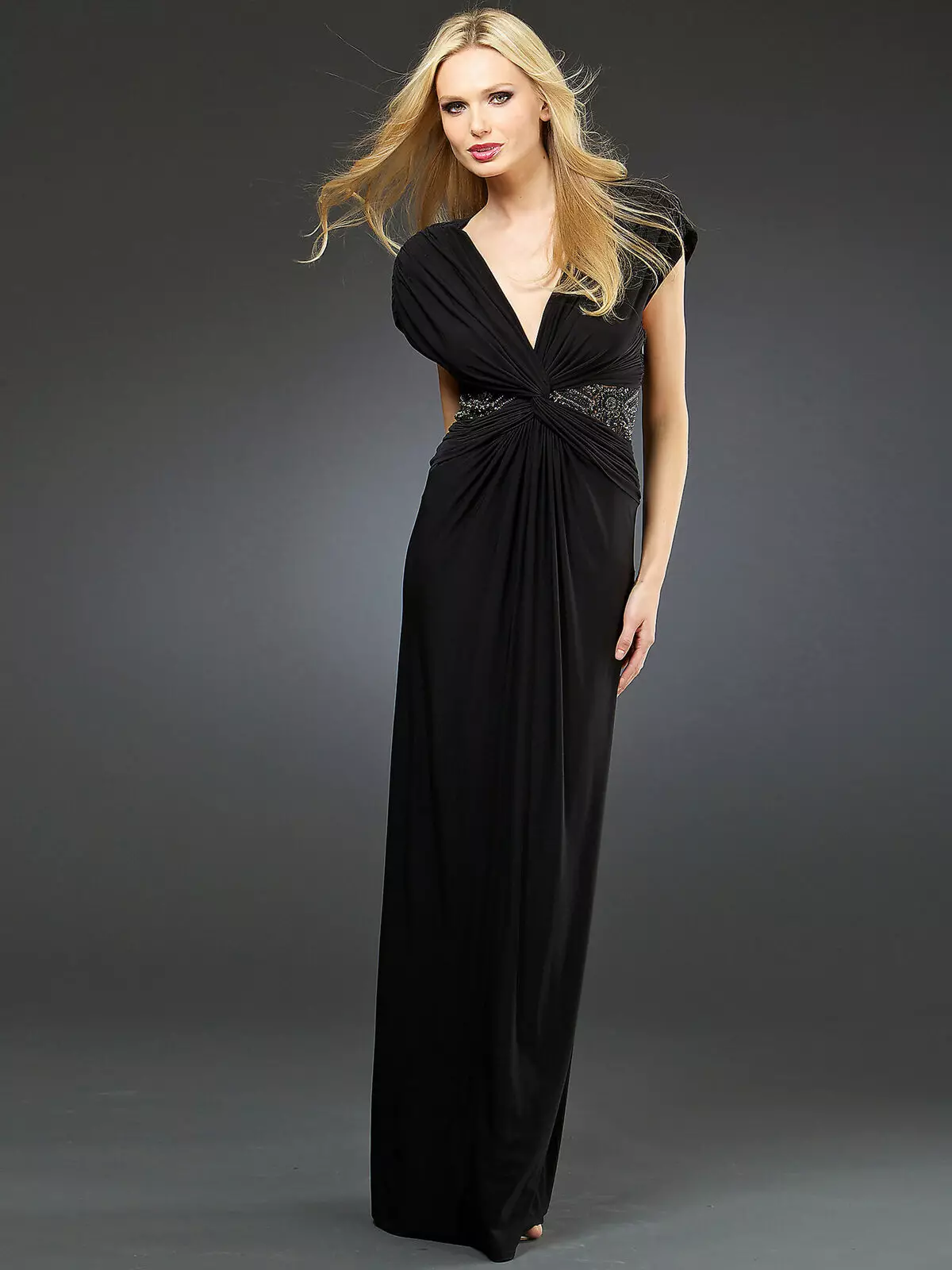 Црна вечер фустан во грчки стил