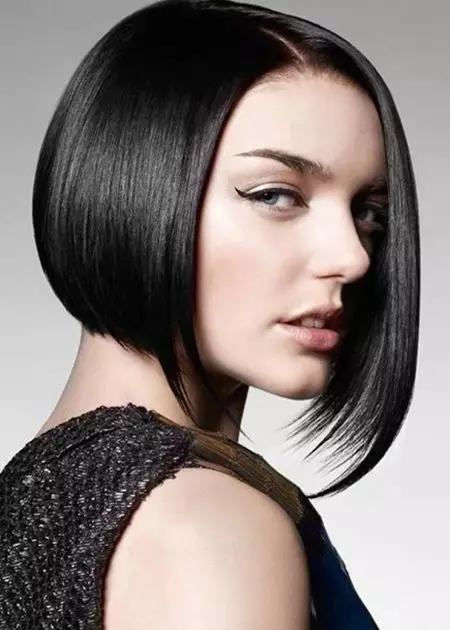 مستدير الوجه حلاقة الشعر (142 صورة): ما تصفيفة الشعر أنثى تناسب الفتيات الكاملة على الشعر المتوسط، Model-2021، لا تتطلب التصميم ومع الانفجارات 15739_118
