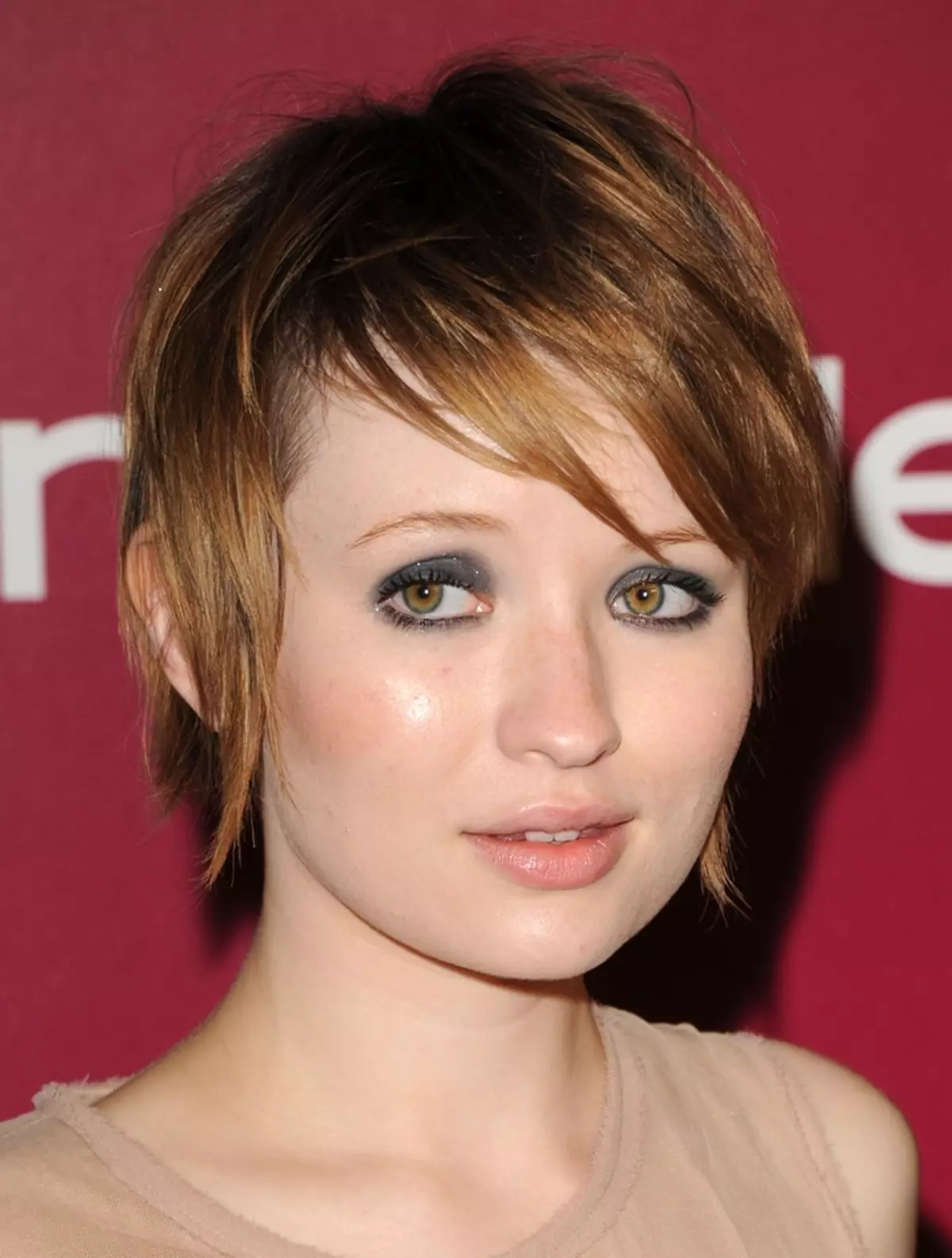 Кръгли подстригване на лицето (142 снимки): каква женска прическа ще се побере пълни момичета на средна коса, модел-2021, не изискващ стил и с бретон 15739_22