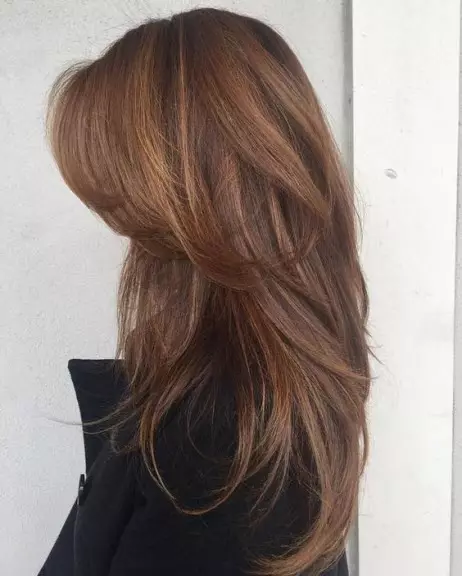 Cortes de pelo de la cara redonda (142 fotos): Lo que un peinado femenino se ajustará a las niñas completas en el cabello medio, modelo 2021, que no requiere peinado y con flequillo 15739_31