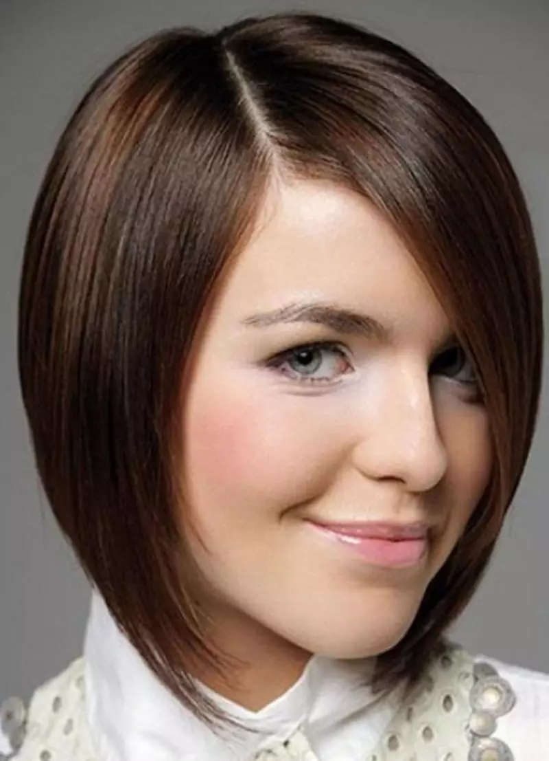 Round Face Haircuts (142 Bilder): Hva en kvinnelig frisyre passer til fulle jenter på middels hår, modell-2021, ikke som krever styling og med bangs 15739_42