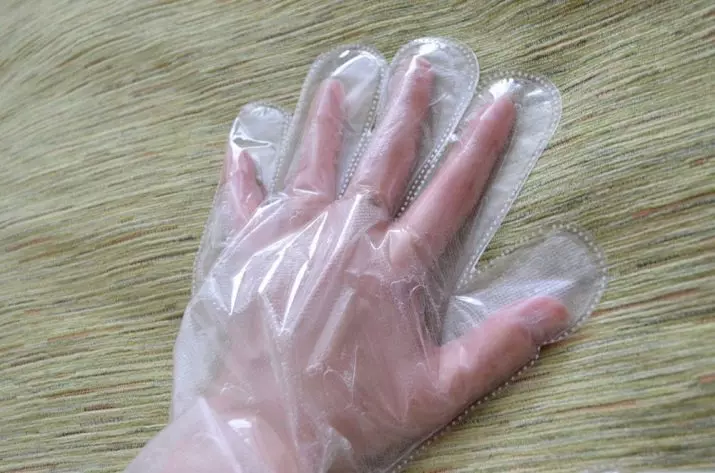 Tangan Tangan (17 Foto): Pelembab dan Opsi Bergizi Dengan Efek Cepat Di Rumah, Topeng Sarung Tangan Kulit 15772_5