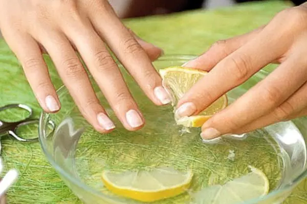Peeling för händer (21 bilder): Kemiskt alternativ hemma på egen hand och professionell i stugan 15784_16