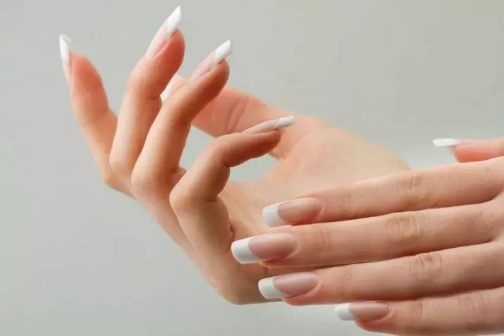 Hoe snel groeien nagels? Hoeveel nagels groeien voor een maand en op welke snelheid? Oorzaken van nagelgroei, omhoog en golven bij de hand? 15811_2