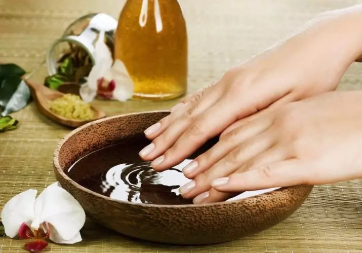 ¿Cómo fortalecer las uñas en casa? ¿Es posible frotar las uñas quebradizas en las manos del yodo para fortalecer? ¿Cómo usar nutty y otro aceite de la farmacia? 15820_11