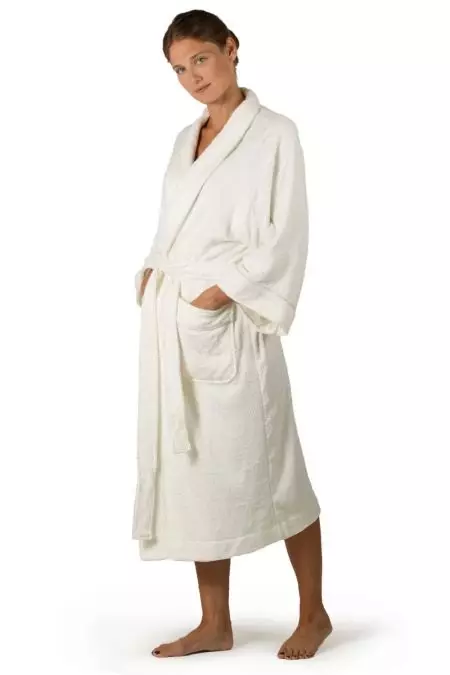 Baika Bathrobe (36 mga larawan): mga modelo para sa mga grandmothers at malalaking sukat, pati na rin ang mga pagpipilian ng kababaihan na may amoy at sa butcher buttons 1582_12