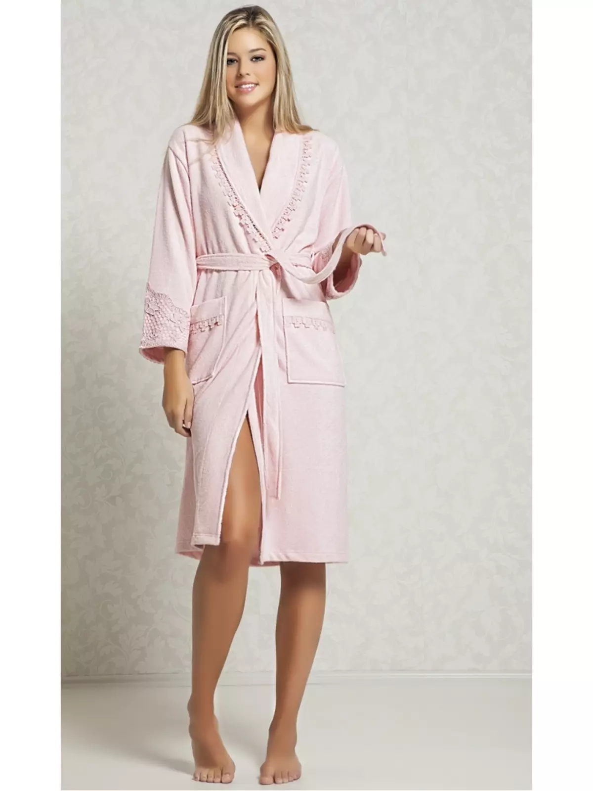 Baika Bathrobe (36 bilder): Modeller for bestemødre og store størrelser, samt kvinners alternativer med lukt og på slakternikker 1582_4