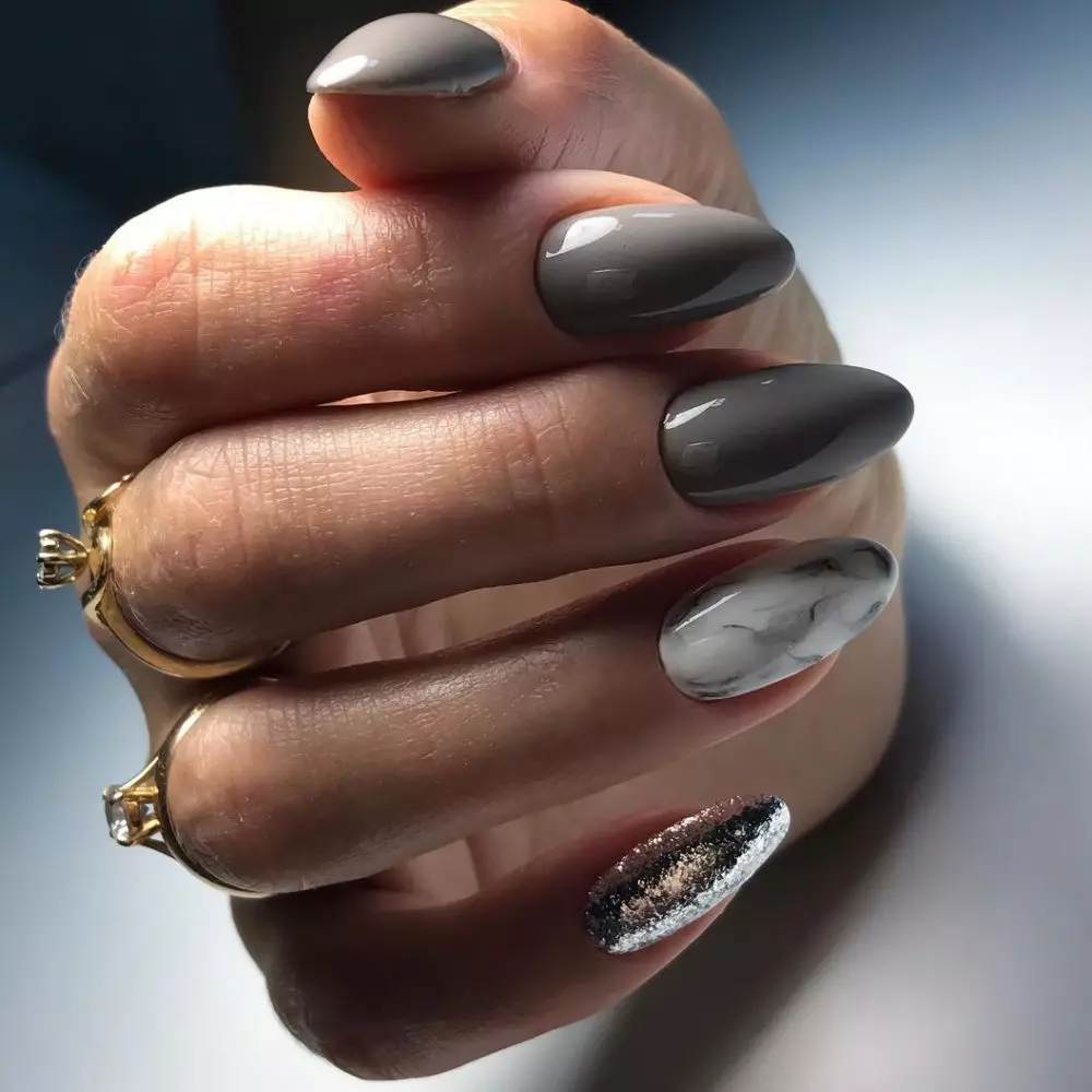 Korta skarpa naglar (19 bilder): Hur man gör en vacker manikyr? Intressanta designalternativ 15842_17