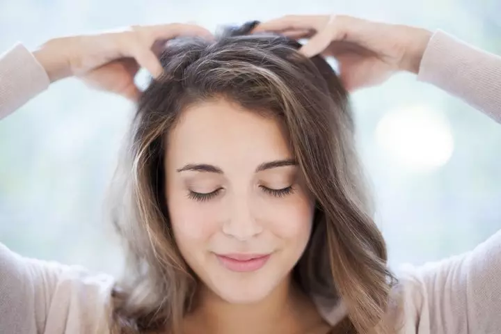 Minyak Patchouli: Hartanah dan penggunaan minyak pati, penggunaan cara untuk rambut dan muka dalam kosmetologi 15851_21