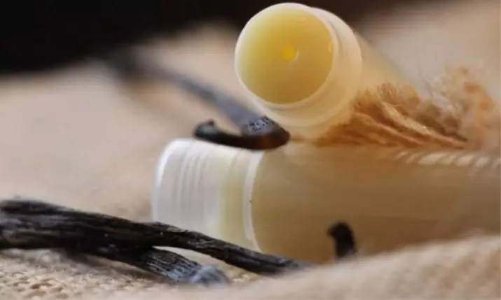 Huile essentielle de la vanille: propriétés et application de l'huile de cheveux de la vanille, des critiques 15852_3