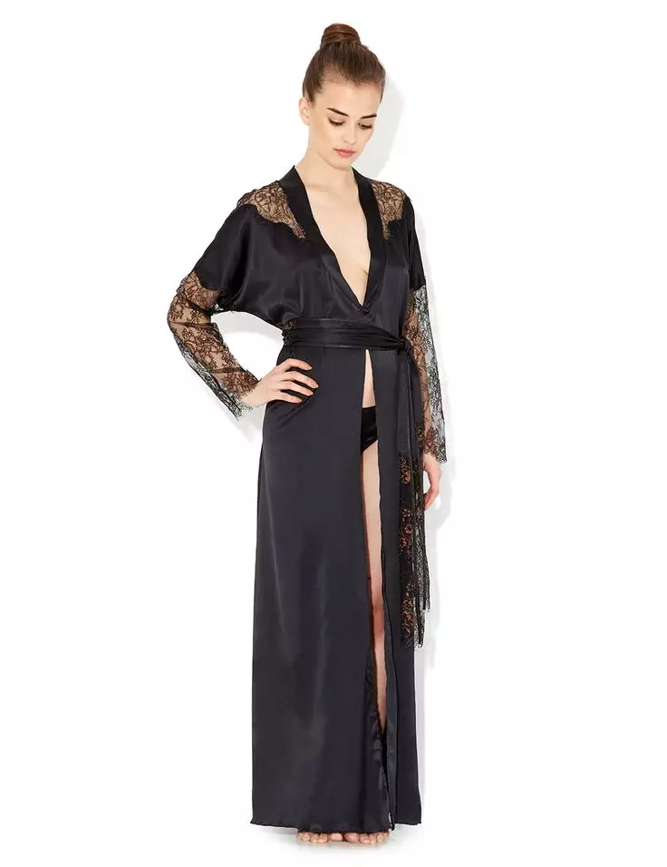 Black Silk Bathrobe (24 mga larawan): Mga mahabang modelo ng kababaihan at puntas 1588_19