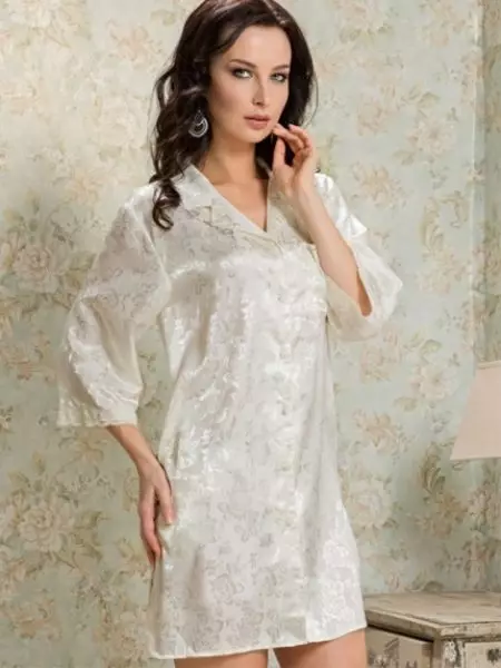 Witte zijde badjas (21 foto's): vrouwenmodellen voor de bruid en voor elke dag 1589_21