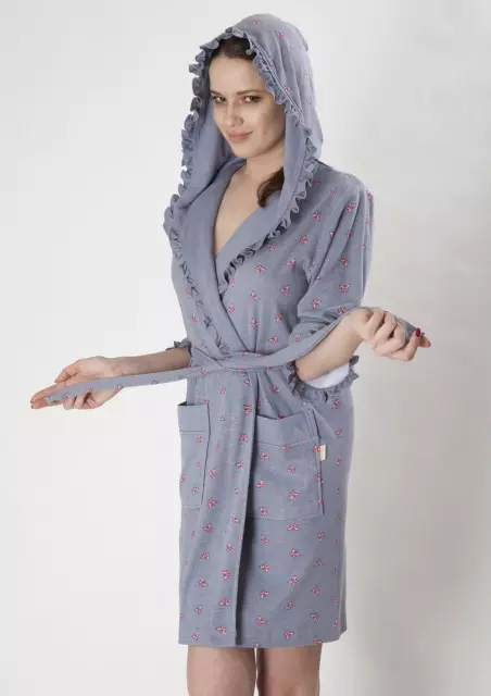 Turka bathrobes (32 fotoj): ino modeloj, grandaj grando, bambuo kaj knitwear 1590_4