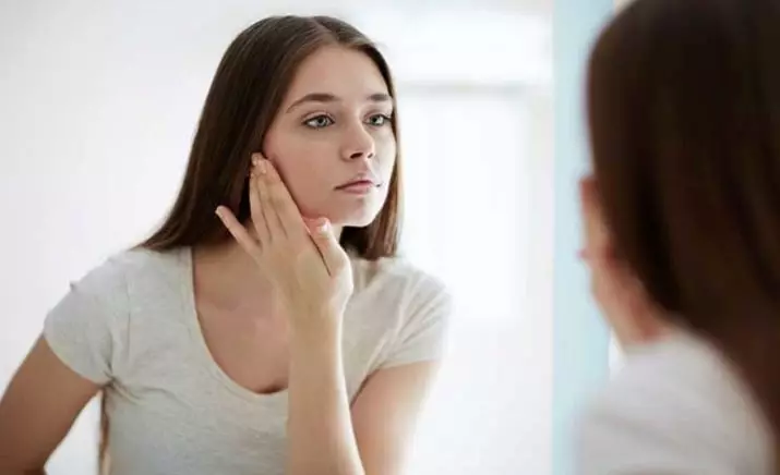 TDiding: ¿Cómo quitarte el pelo en las cejas y el labio superior, en las piernas? ¿Lo que es? Características de la técnica de deterioro del bigote en casa. 15957_4