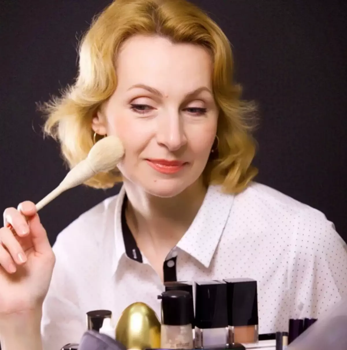 Makeup efter 40 år (60 fotos): foryngende for kvinder for hver dag og alder korrekt aften makeup. Hvordan til at træde dem op for at gøre dem derhjemme? 16008_16