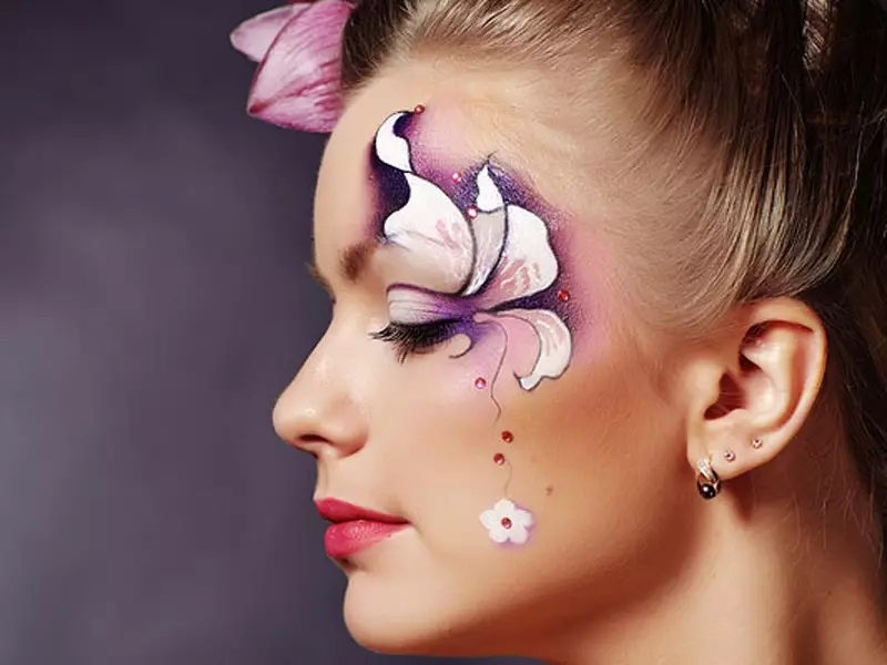 Make-up met bloemen: mooie bloemen meikap op gezichten Stap voor stap, de beste opties en functies 16009_4