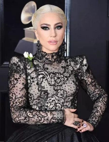 Trucco Lady Gaga: Come rendere le fasi? Selezione di cosmetici e bellissimi esempi 16013_34