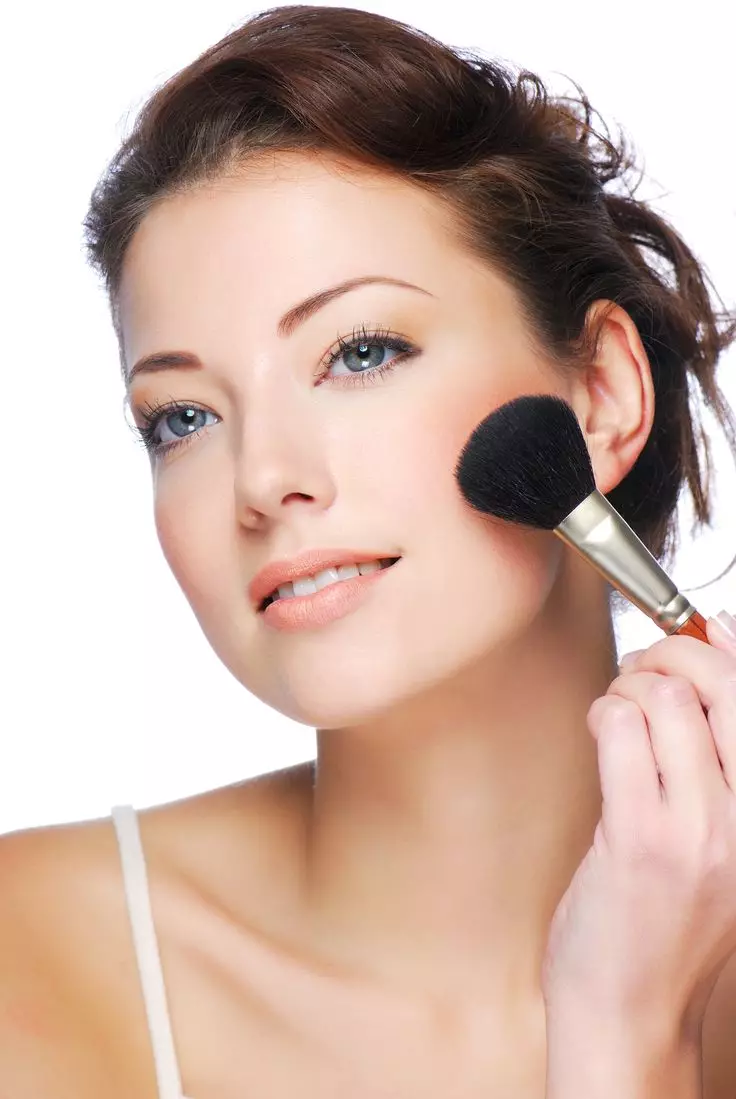 Makeup 35 vuoden jälkeen: Tee meikki, joka harjoittaa naisia ​​35 vuoden aikana. Virheitä. Kuinka laittaa oikeus soveltaa sitä näyttämään nuoremmiksi? 16014_9