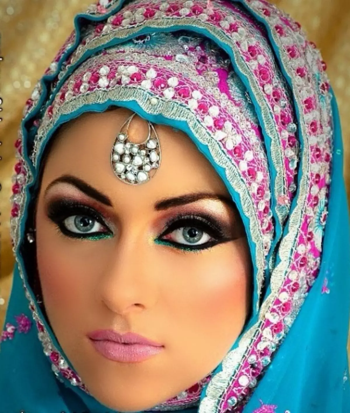 Oriental Makeup (70 zdjęć): Do brązowych, zielonych i niebieskich oczu. Jak krok po kroku, aby zrobić kobiety? Piękne przykłady. 16016_18