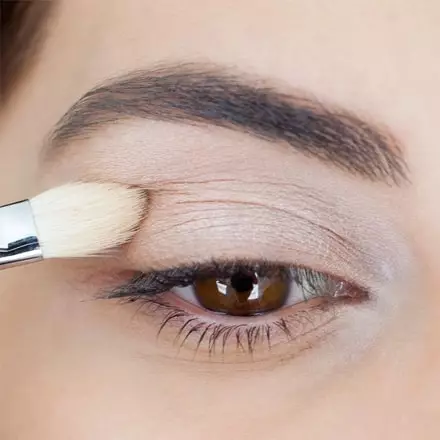 Orijentalna šminka (70 fotografija): Za smeđe, zelene i plave oči. Kako korak po korak da biste napravili makeup žene? Prekrasni primjeri 16016_34