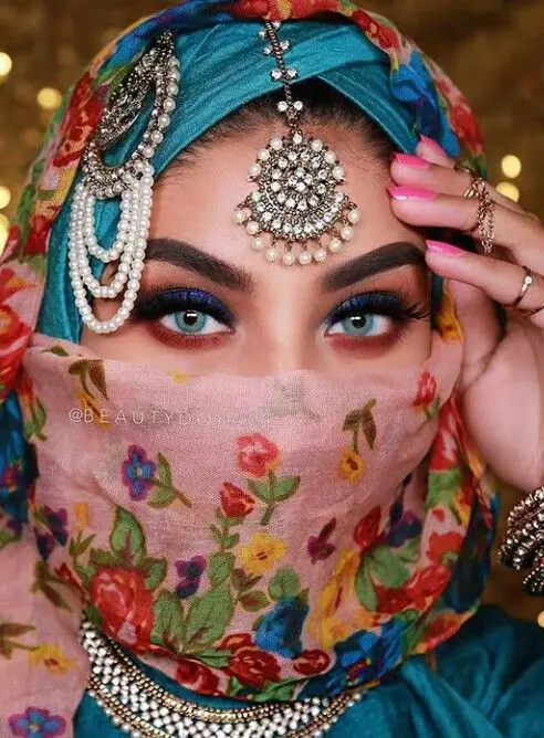 Oriental Makeup (70 zdjęć): Do brązowych, zielonych i niebieskich oczu. Jak krok po kroku, aby zrobić kobiety? Piękne przykłady. 16016_40